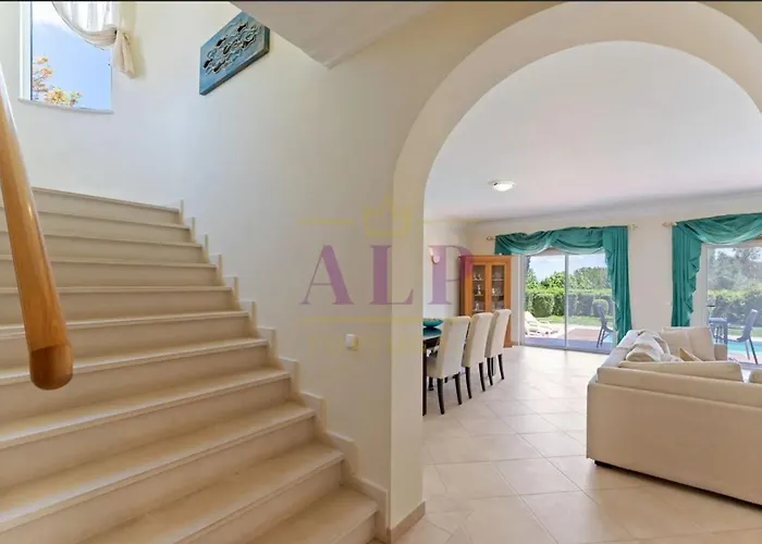 4 Bed 4 Bathroom Quinta Da Boavista Villa