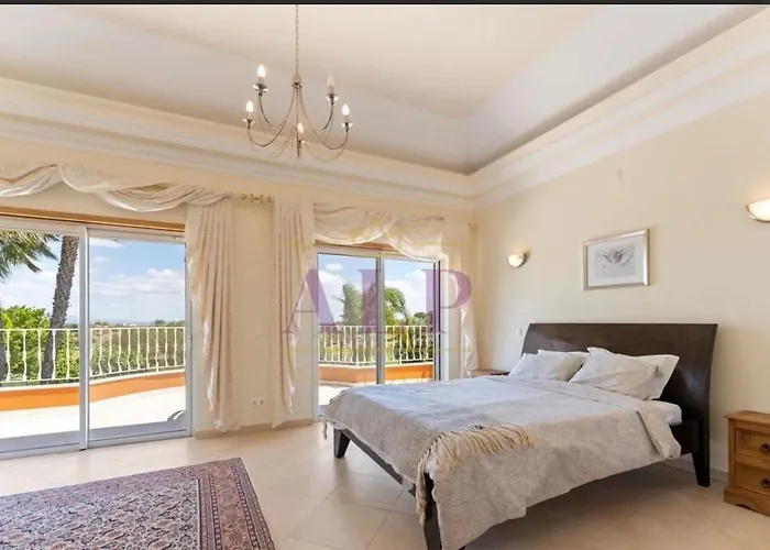 4 Bed 4 Bathroom Quinta Da Boavista Villa Lagos