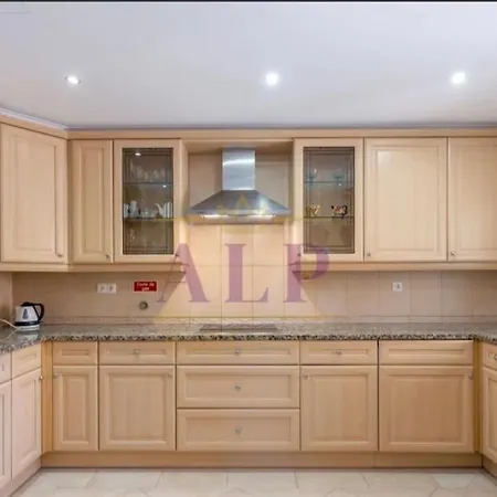Vila 4 Bed 4 Bathroom Quinta Da Boavista Lagos