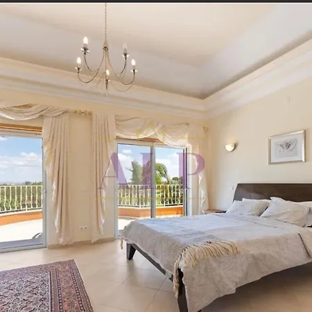 4 Bed 4 Bathroom Quinta Da Boavista Вилла Лагуш